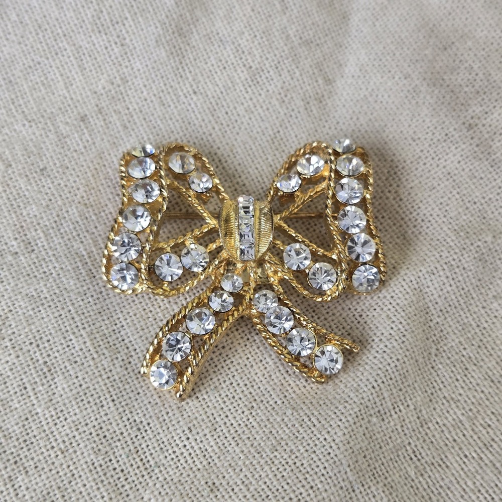 EISENBERG ICE Clear Rhinestone BOW Pin Brooch Sparkling Stones Gold Tone
